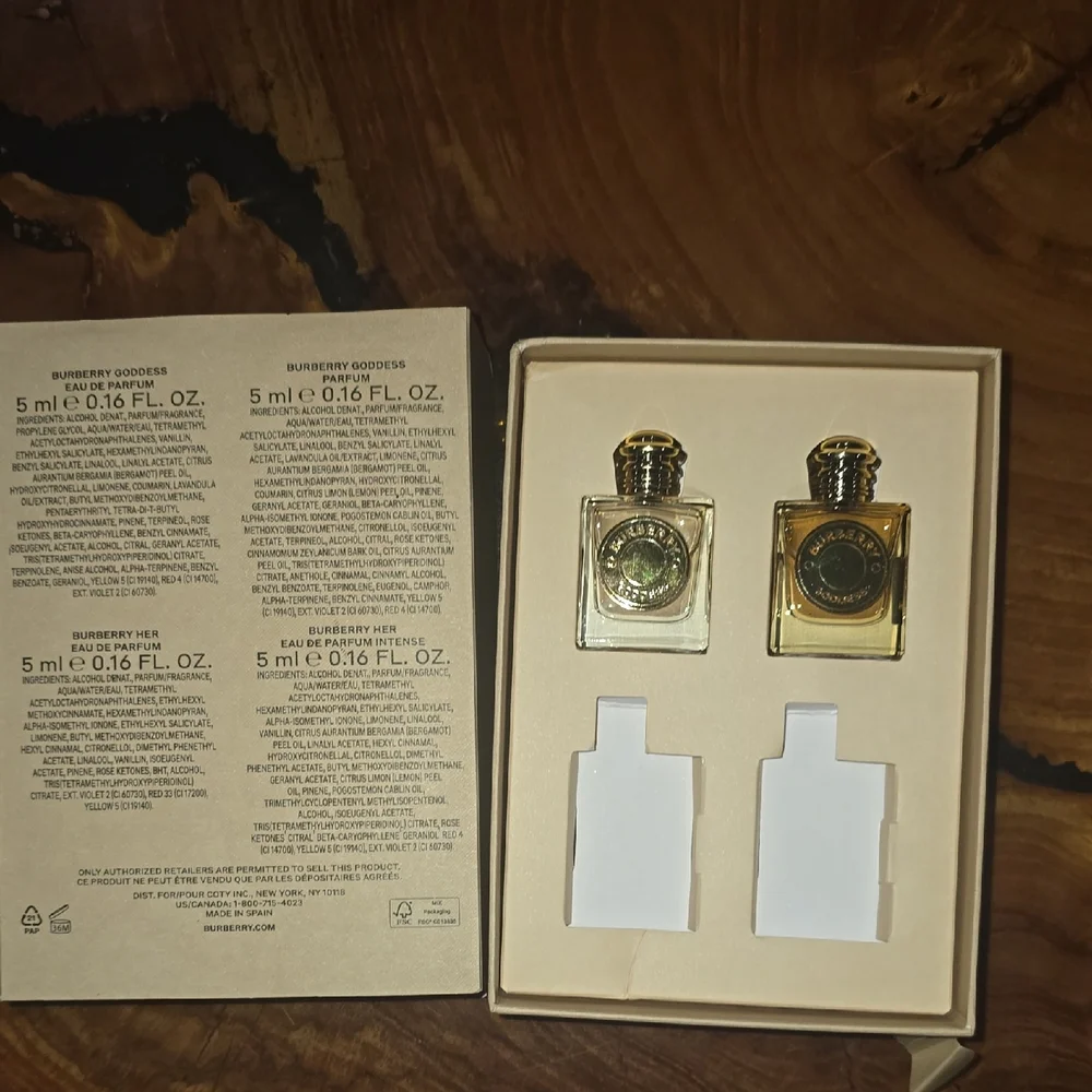 Burberry Fragrance Duo in Gold and Clear - Picture 5 of 6